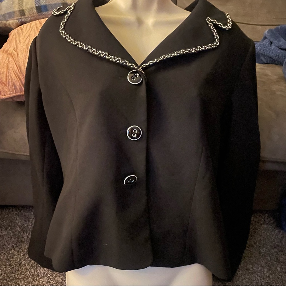 Chic Black Blazer with Collar Detail from Suit Studio Size 12 Petite